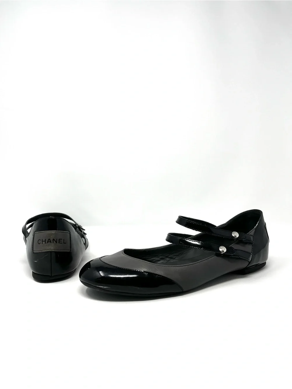 Chanel Mary Jane Janes Ballet Flats Black Gray Cap Toe Two Tone CC Logo 39.5 9.5